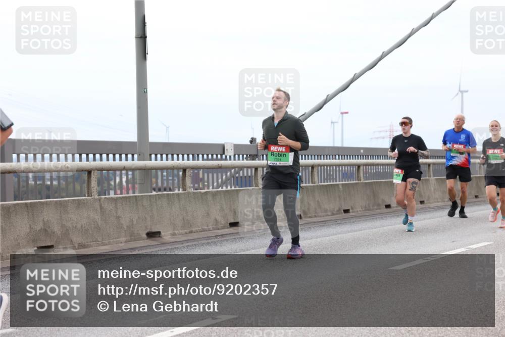 03.10.2025 - Köhlbrandbrückenlauf Lena Gebhardt http://msf.ph/oto/9202357 03.10.2025 15:48:51 Position 2 91, 7591 meine-sportfotos.de