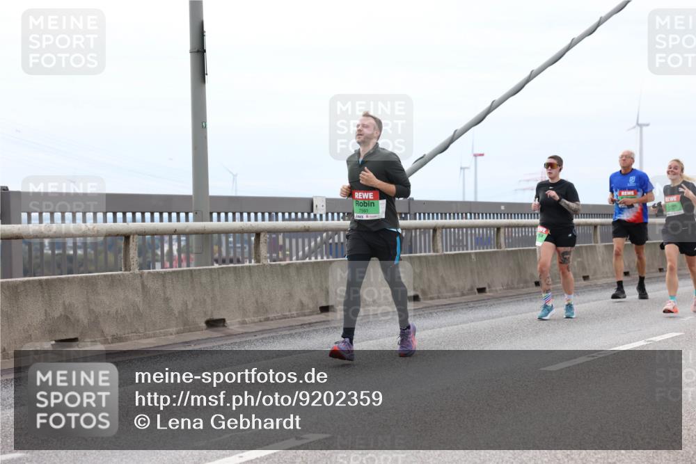 03.10.2025 - Köhlbrandbrückenlauf Lena Gebhardt http://msf.ph/oto/9202359 03.10.2025 15:48:51 Position 2 91, 7591 meine-sportfotos.de