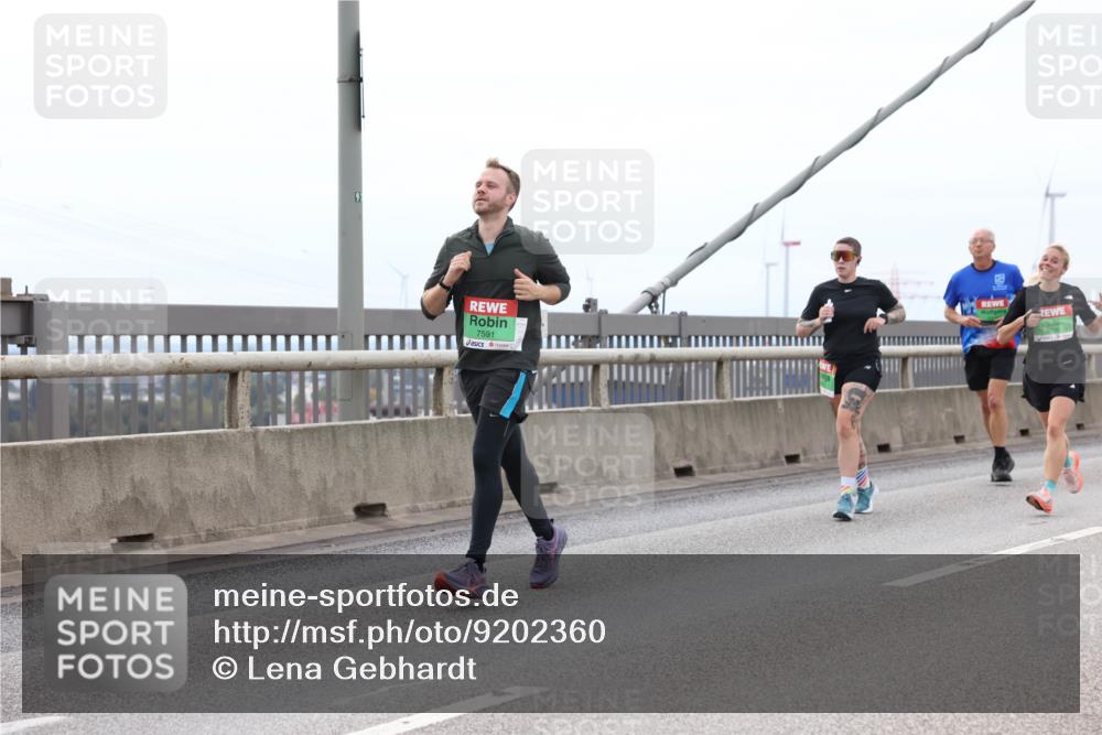 03.10.2025 - Köhlbrandbrückenlauf Lena Gebhardt http://msf.ph/oto/9202360 03.10.2025 15:48:51 Position 2 91, 7591 meine-sportfotos.de