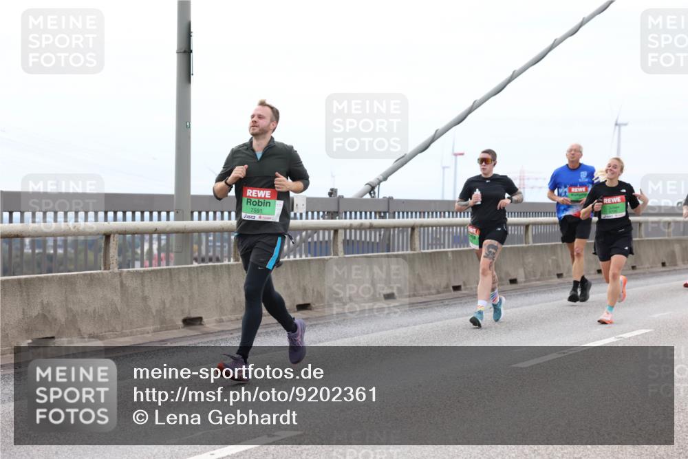 03.10.2025 - Köhlbrandbrückenlauf Lena Gebhardt http://msf.ph/oto/9202361 03.10.2025 15:48:51 Position 2 7591 meine-sportfotos.de
