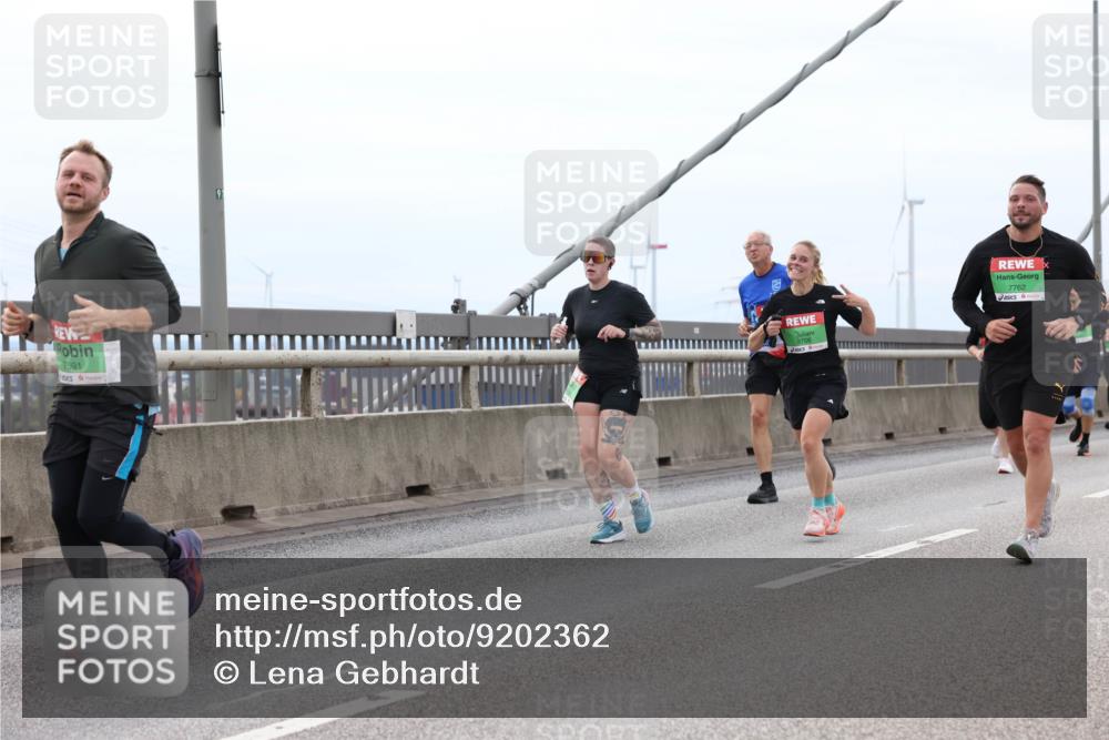 03.10.2025 - Köhlbrandbrückenlauf Lena Gebhardt http://msf.ph/oto/9202362 03.10.2025 15:48:52 Position 2 7591, 91, 7762 meine-sportfotos.de