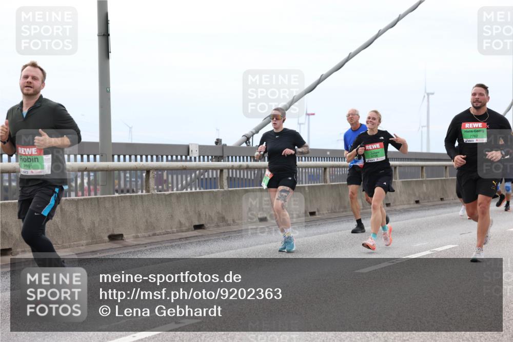 03.10.2025 - Köhlbrandbrückenlauf Lena Gebhardt http://msf.ph/oto/9202363 03.10.2025 15:48:52 Position 2 7591, 91, 7762, 9706 meine-sportfotos.de