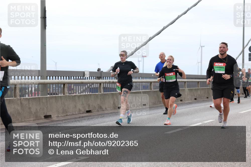 03.10.2025 - Köhlbrandbrückenlauf Lena Gebhardt http://msf.ph/oto/9202365 03.10.2025 15:48:52 Position 2 9706, 7762 meine-sportfotos.de