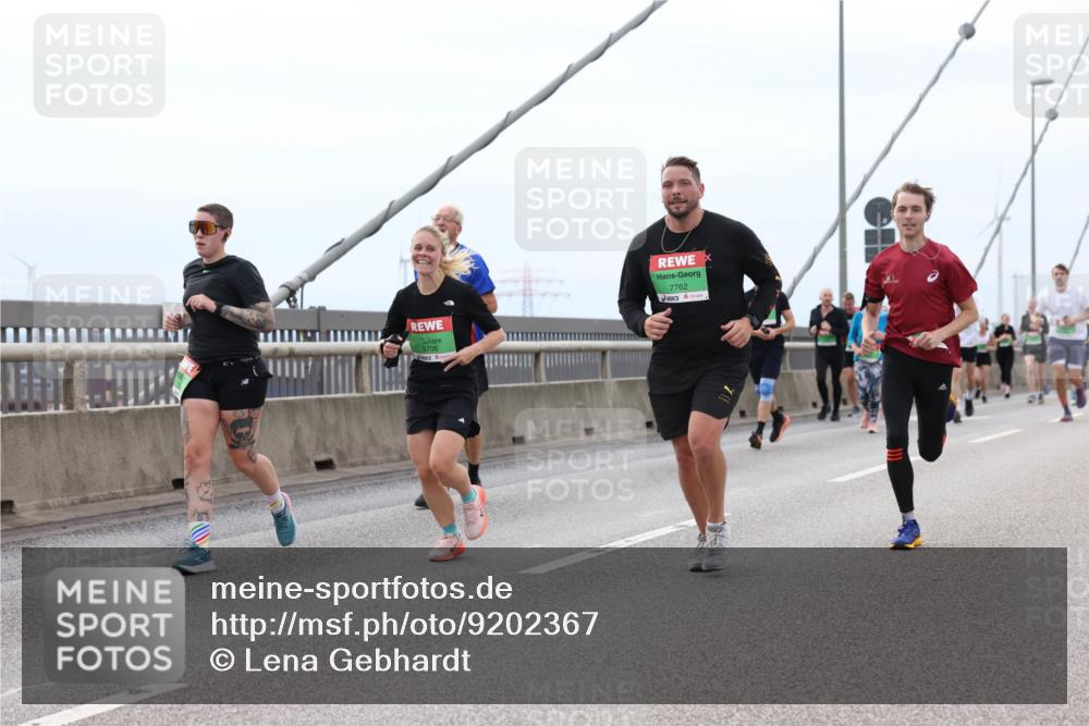03.10.2025 - Köhlbrandbrückenlauf Lena Gebhardt http://msf.ph/oto/9202367 03.10.2025 15:48:52 Position 2 9706, 7762 meine-sportfotos.de