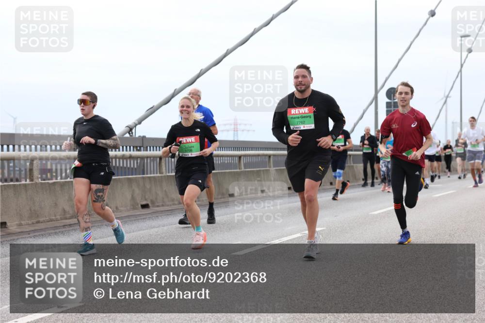 03.10.2025 - Köhlbrandbrückenlauf Lena Gebhardt http://msf.ph/oto/9202368 03.10.2025 15:48:53 Position 2 9706, 7762 meine-sportfotos.de