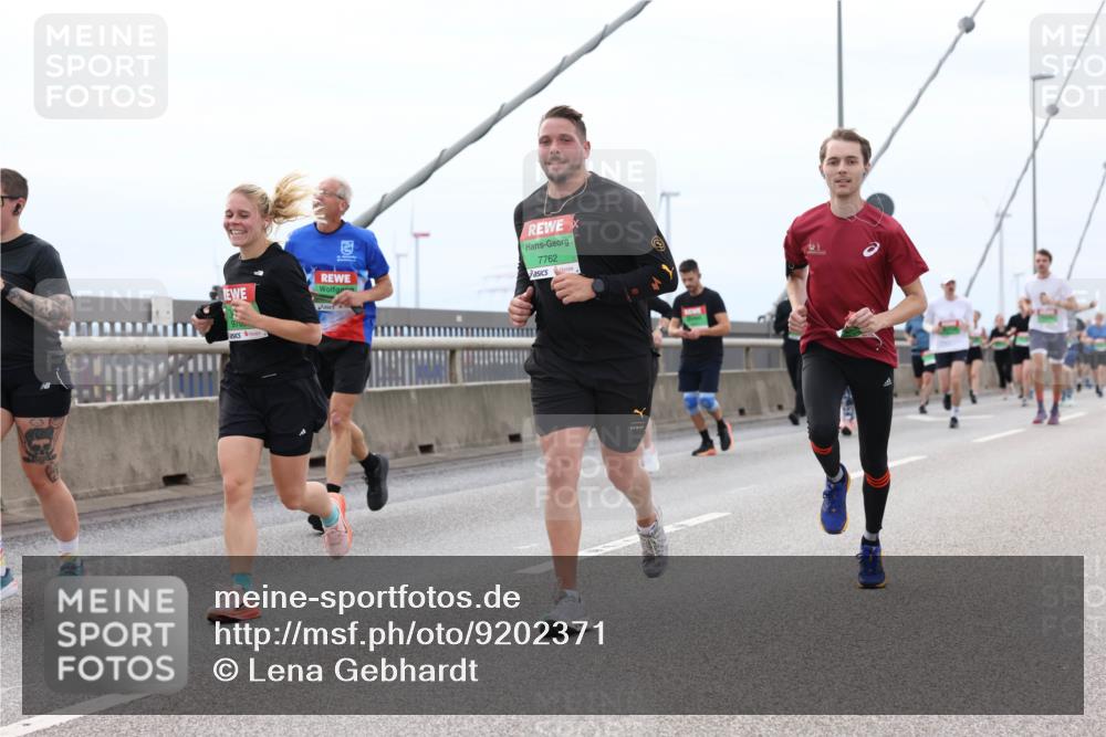 03.10.2025 - Köhlbrandbrückenlauf Lena Gebhardt http://msf.ph/oto/9202371 03.10.2025 15:48:53 Position 2 7762 meine-sportfotos.de