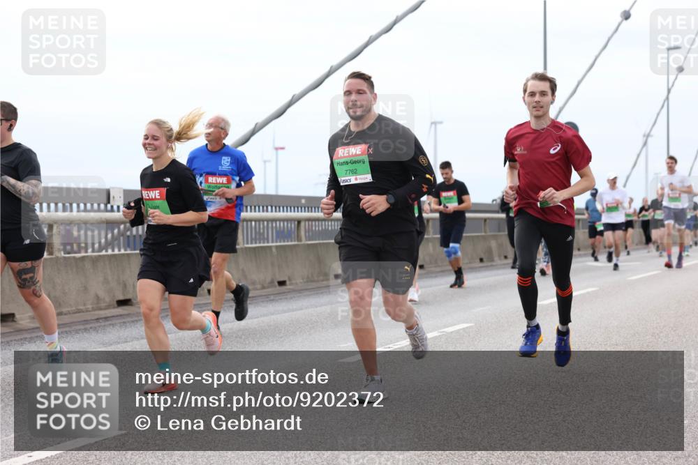 03.10.2025 - Köhlbrandbrückenlauf Lena Gebhardt http://msf.ph/oto/9202372 03.10.2025 15:48:53 Position 2 7762 meine-sportfotos.de