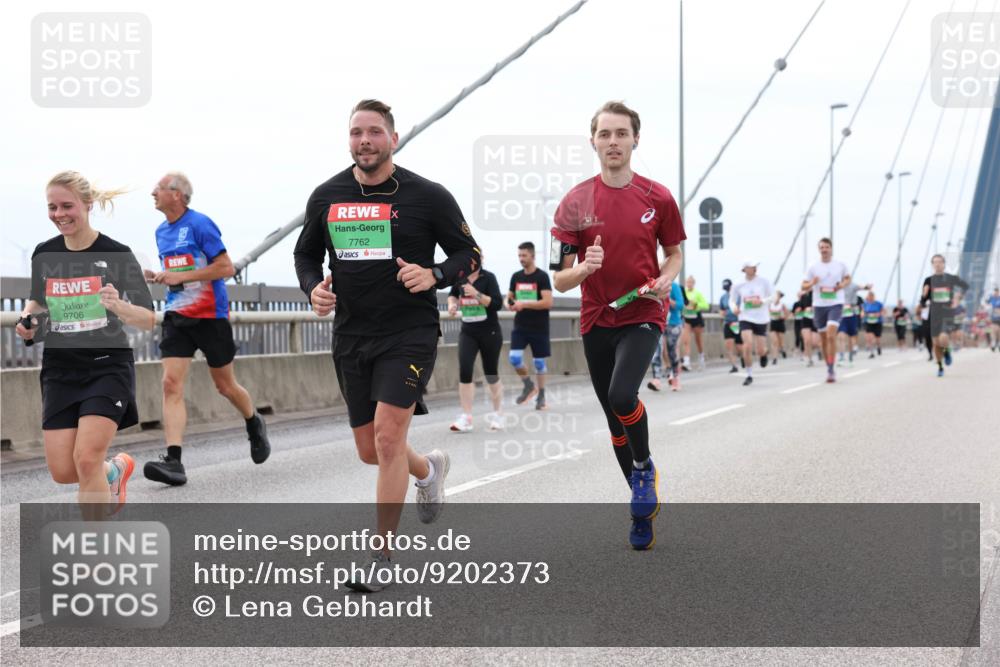 03.10.2025 - Köhlbrandbrückenlauf Lena Gebhardt http://msf.ph/oto/9202373 03.10.2025 15:48:53 Position 2 9706, 7762 meine-sportfotos.de