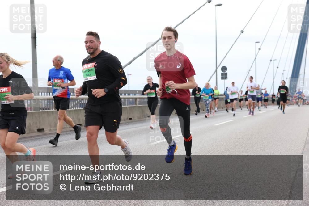 03.10.2025 - Köhlbrandbrückenlauf Lena Gebhardt http://msf.ph/oto/9202375 03.10.2025 15:48:54 Position 2 9700, 7762 meine-sportfotos.de