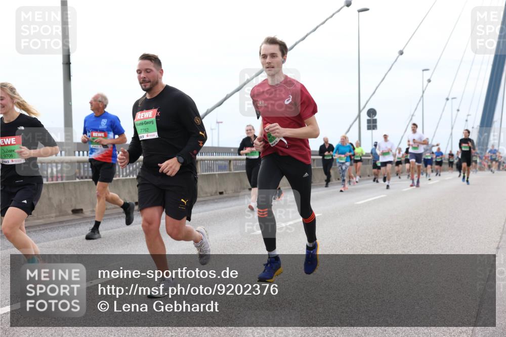 03.10.2025 - Köhlbrandbrückenlauf Lena Gebhardt http://msf.ph/oto/9202376 03.10.2025 15:48:54 Position 2 9706, 7762 meine-sportfotos.de
