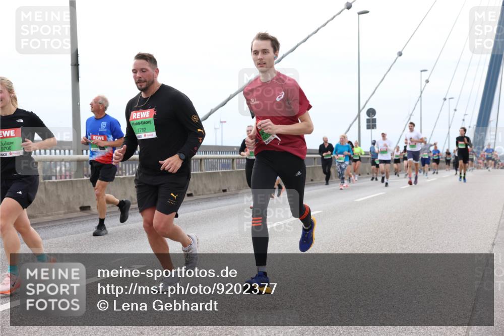 03.10.2025 - Köhlbrandbrückenlauf Lena Gebhardt http://msf.ph/oto/9202377 03.10.2025 15:48:54 Position 2 9706, 7762 meine-sportfotos.de