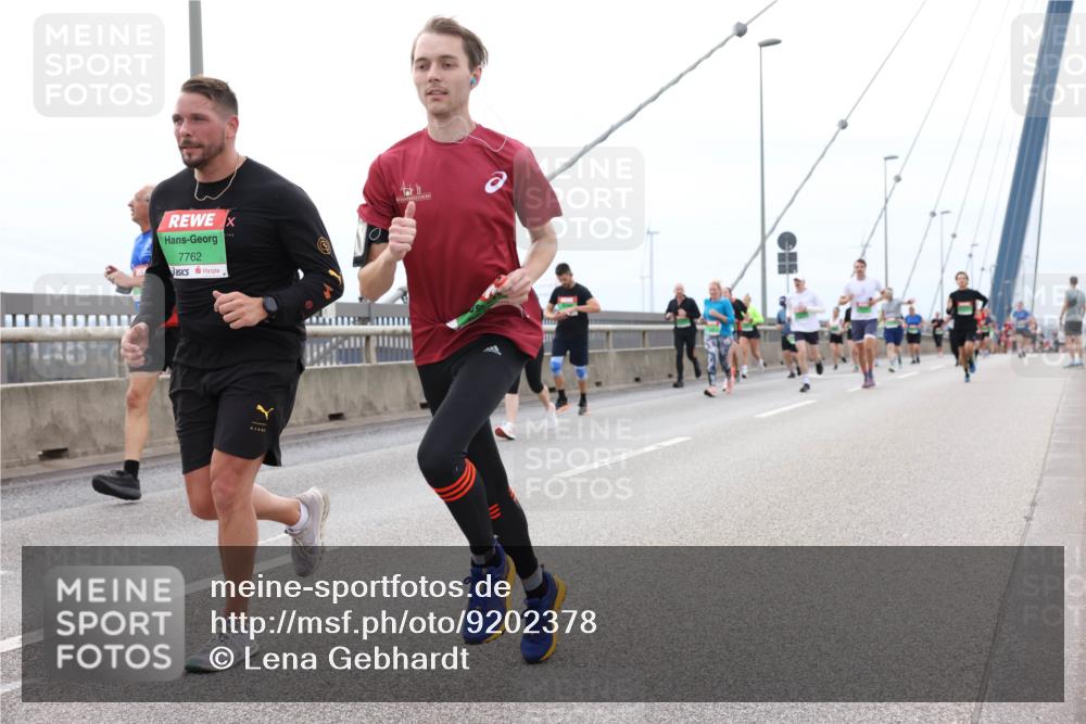 03.10.2025 - Köhlbrandbrückenlauf Lena Gebhardt http://msf.ph/oto/9202378 03.10.2025 15:48:54 Position 2 7762 meine-sportfotos.de