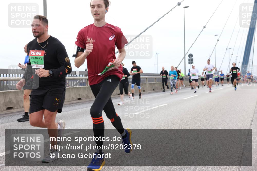 03.10.2025 - Köhlbrandbrückenlauf Lena Gebhardt http://msf.ph/oto/9202379 03.10.2025 15:48:54 Position 2 7762 meine-sportfotos.de