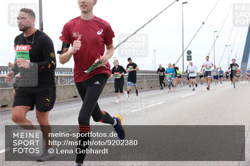 03.10.2025 - Köhlbrandbrückenlauf Lena Gebhardt http://msf.ph/oto/9202380 03.10.2025 15:48:54 Position 2 7762 meine-sportfotos.de