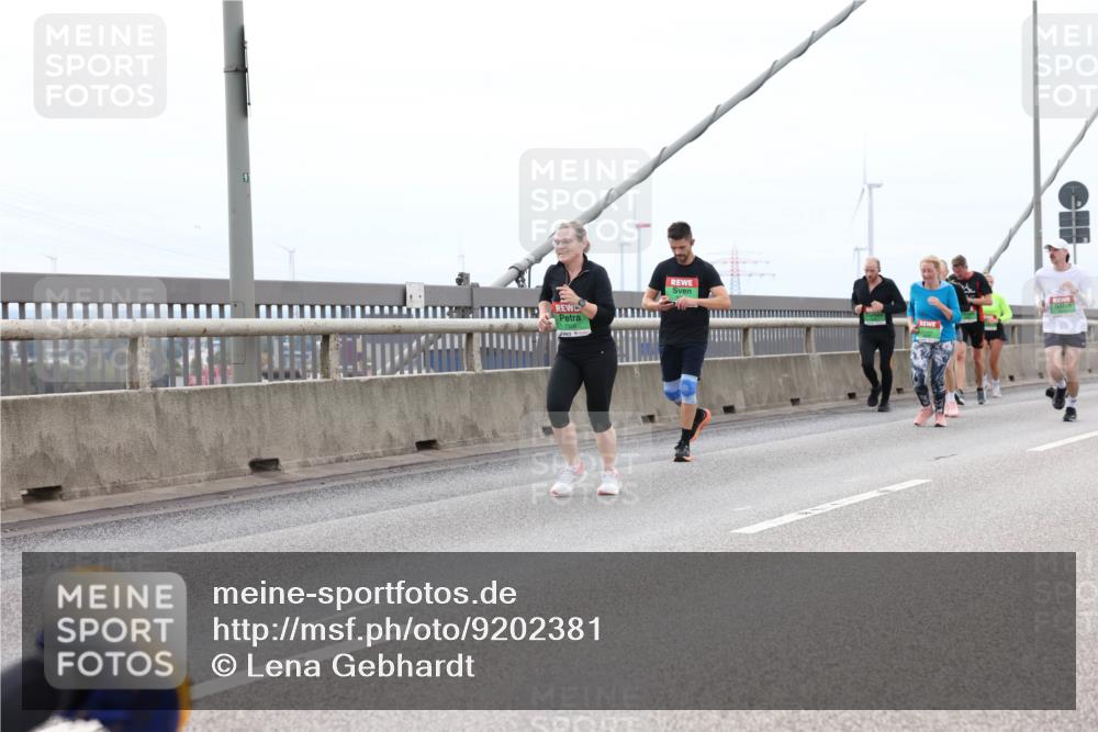 03.10.2025 - Köhlbrandbrückenlauf Lena Gebhardt http://msf.ph/oto/9202381 03.10.2025 15:48:55 Position 2  meine-sportfotos.de