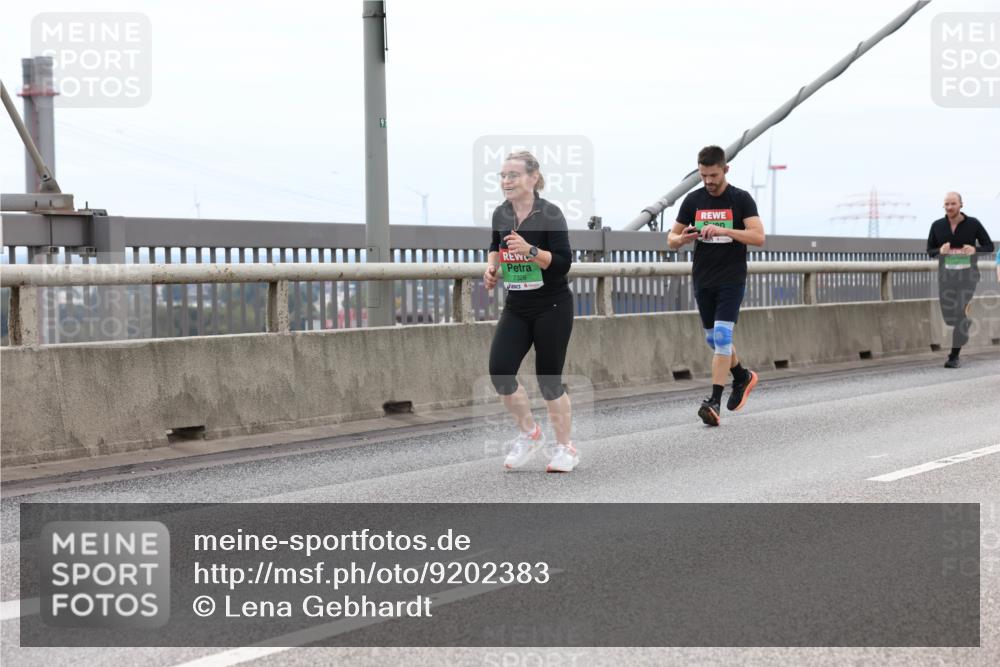 03.10.2025 - Köhlbrandbrückenlauf Lena Gebhardt http://msf.ph/oto/9202383 03.10.2025 15:48:55 Position 2 91, 7326 meine-sportfotos.de