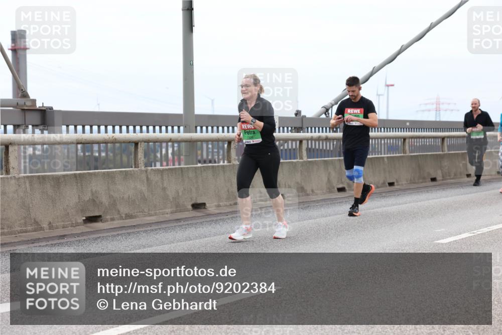 03.10.2025 - Köhlbrandbrückenlauf Lena Gebhardt http://msf.ph/oto/9202384 03.10.2025 15:48:55 Position 2 7326 meine-sportfotos.de