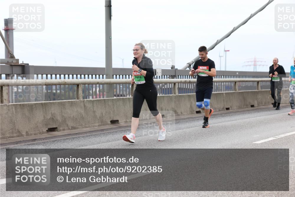 03.10.2025 - Köhlbrandbrückenlauf Lena Gebhardt http://msf.ph/oto/9202385 03.10.2025 15:48:55 Position 2 91, 7326 meine-sportfotos.de