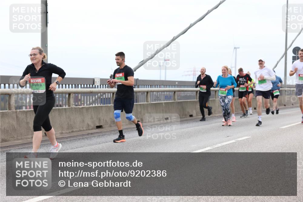 03.10.2025 - Köhlbrandbrückenlauf Lena Gebhardt http://msf.ph/oto/9202386 03.10.2025 15:48:56 Position 2 7326 meine-sportfotos.de