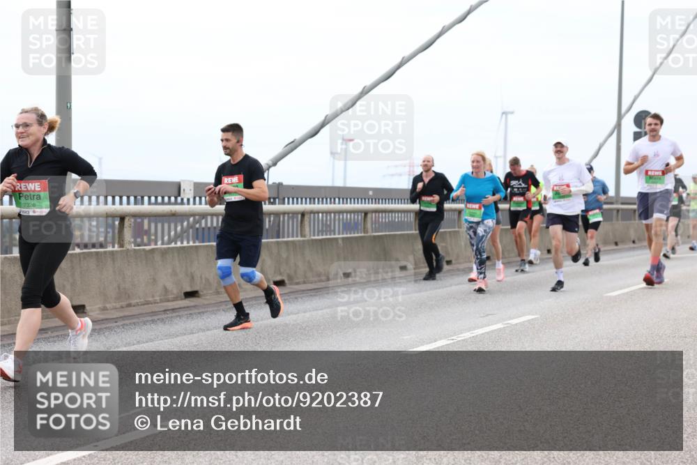 03.10.2025 - Köhlbrandbrückenlauf Lena Gebhardt http://msf.ph/oto/9202387 03.10.2025 15:48:56 Position 2 7326 meine-sportfotos.de