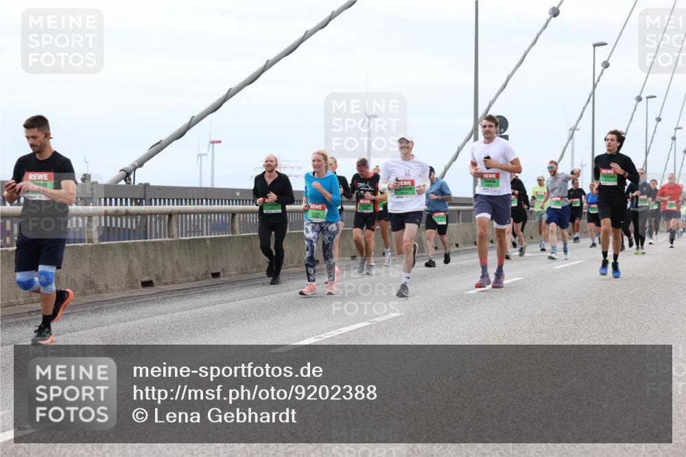 03.10.2025 - Köhlbrandbrückenlauf Lena Gebhardt http://msf.ph/oto/9202388 03.10.2025 15:48:56 Position 2  meine-sportfotos.de