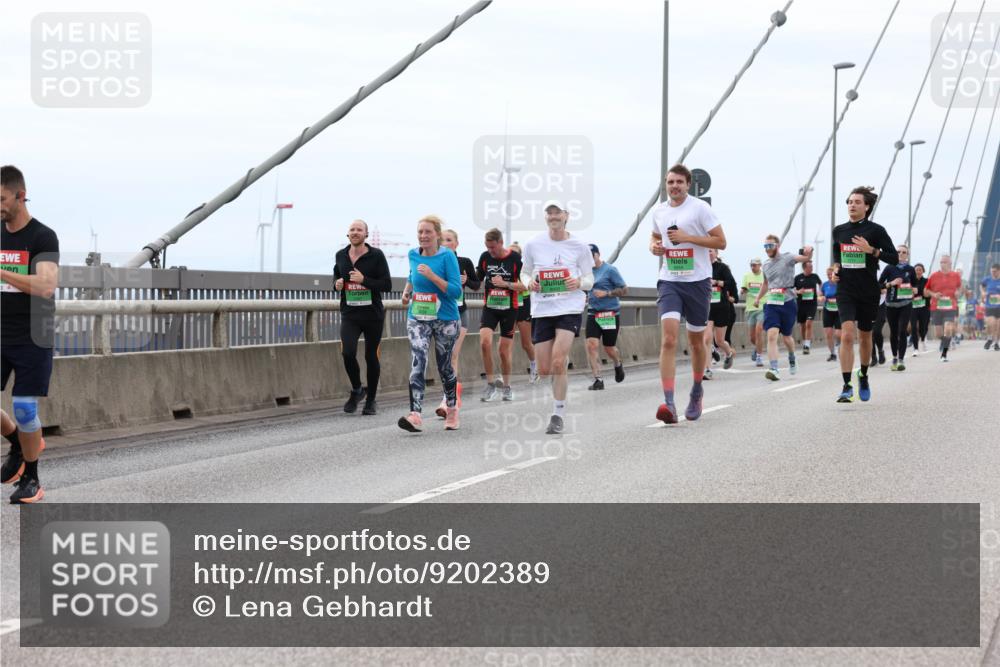 03.10.2025 - Köhlbrandbrückenlauf Lena Gebhardt http://msf.ph/oto/9202389 03.10.2025 15:48:56 Position 2  meine-sportfotos.de