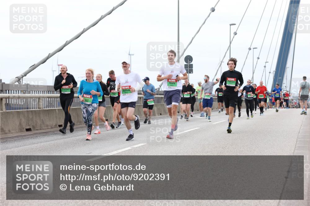 03.10.2025 - Köhlbrandbrückenlauf Lena Gebhardt http://msf.ph/oto/9202391 03.10.2025 15:48:57 Position 2  meine-sportfotos.de