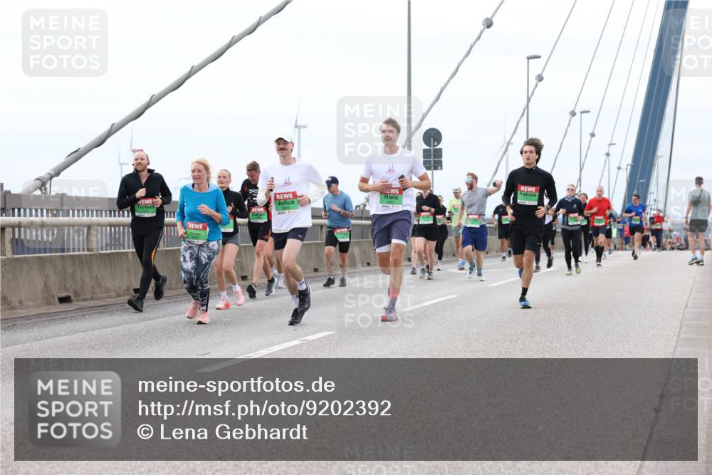 03.10.2025 - Köhlbrandbrückenlauf Lena Gebhardt http://msf.ph/oto/9202392 03.10.2025 15:48:57 Position 2 7467, 7771 meine-sportfotos.de