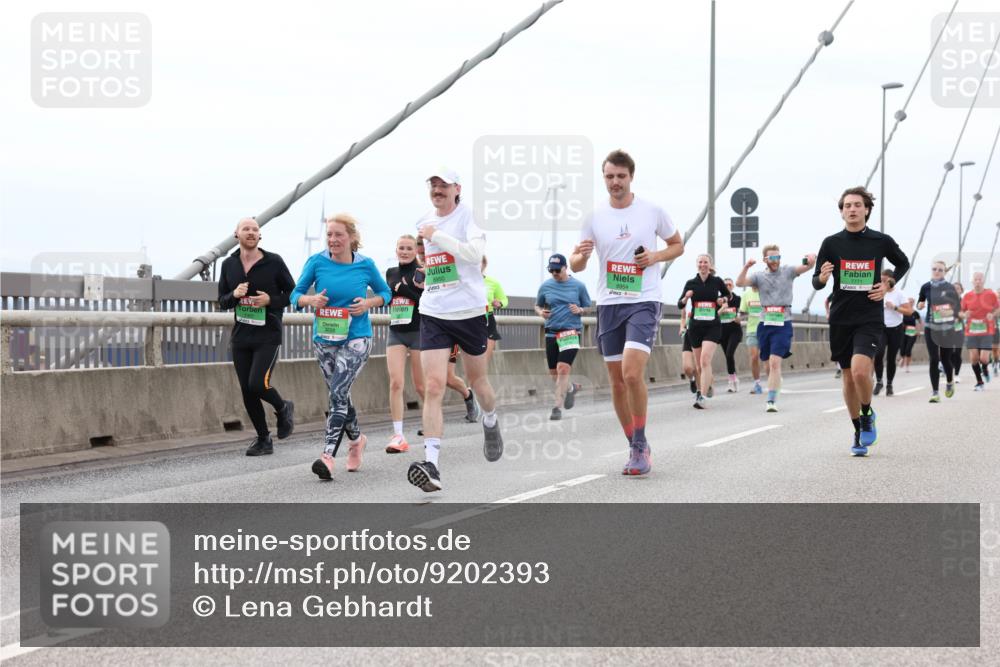 03.10.2025 - Köhlbrandbrückenlauf Lena Gebhardt http://msf.ph/oto/9202393 03.10.2025 15:48:57 Position 2 8954 meine-sportfotos.de