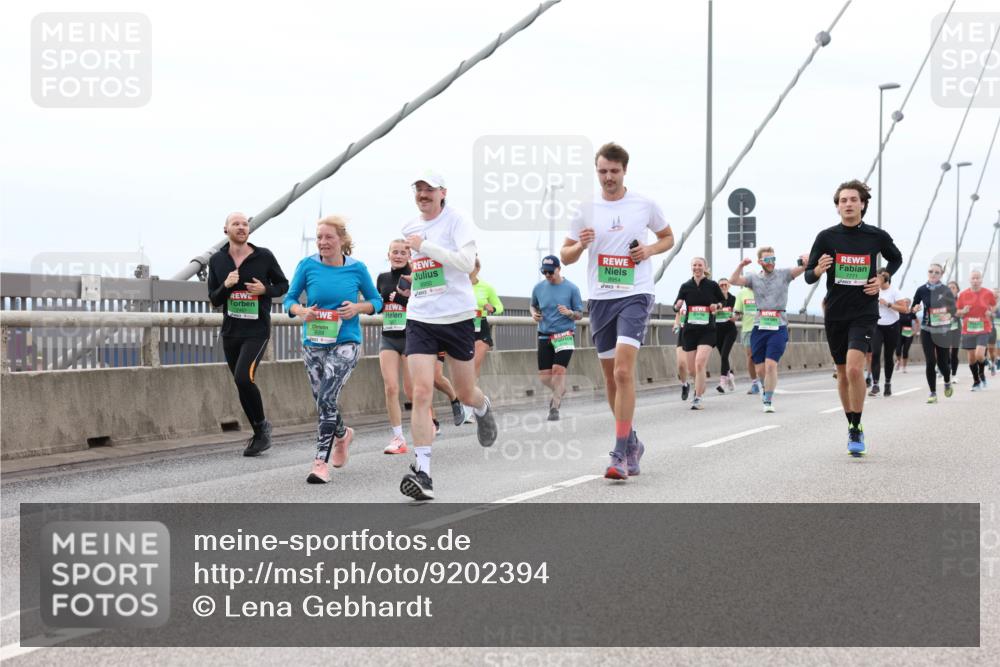 03.10.2025 - Köhlbrandbrückenlauf Lena Gebhardt http://msf.ph/oto/9202394 03.10.2025 15:48:57 Position 2 8950 meine-sportfotos.de