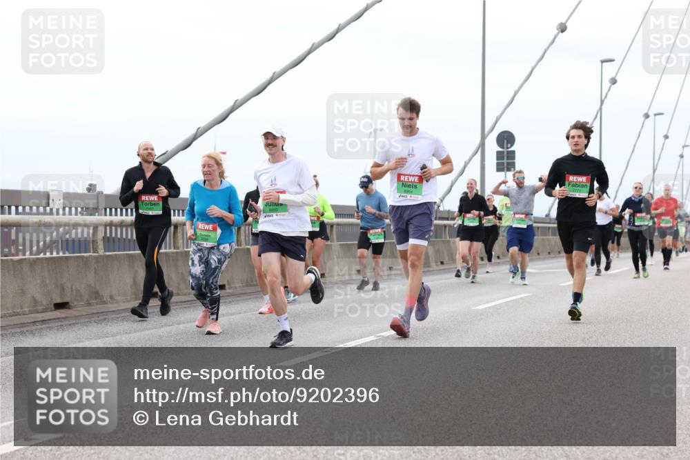 03.10.2025 - Köhlbrandbrückenlauf Lena Gebhardt http://msf.ph/oto/9202396 03.10.2025 15:48:57 Position 2 8950, 8954, 7771 meine-sportfotos.de