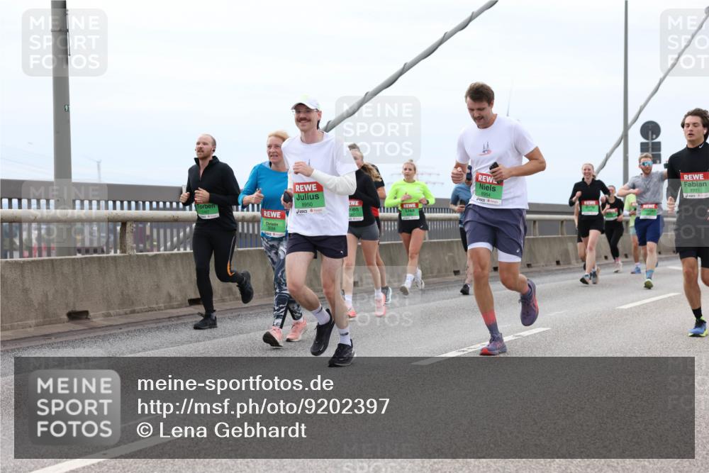 03.10.2025 - Köhlbrandbrückenlauf Lena Gebhardt http://msf.ph/oto/9202397 03.10.2025 15:48:58 Position 2 91, 8950, 7467, 8954, 7771 meine-sportfotos.de