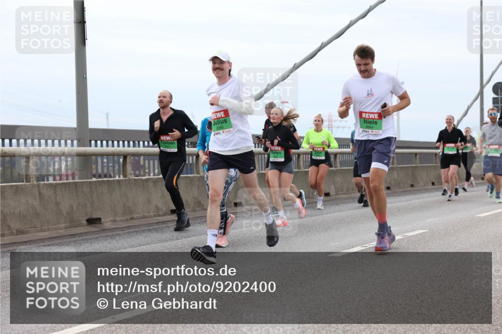 03.10.2025 - Köhlbrandbrückenlauf Lena Gebhardt http://msf.ph/oto/9202400 03.10.2025 15:48:58 Position 2 91, 8950, 8954 meine-sportfotos.de