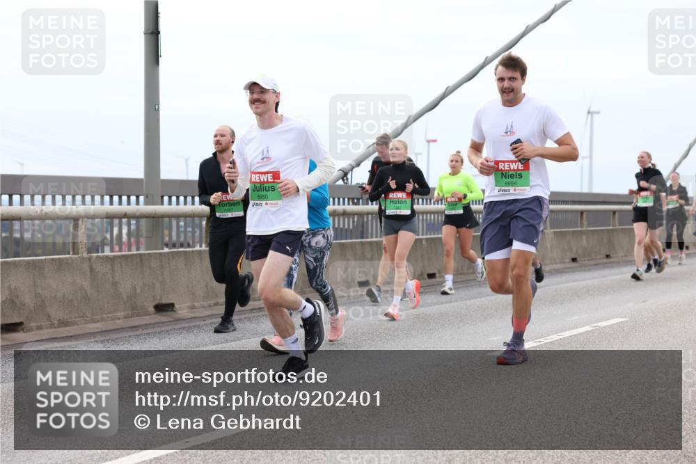 03.10.2025 - Köhlbrandbrückenlauf Lena Gebhardt http://msf.ph/oto/9202401 03.10.2025 15:48:58 Position 2 8950, 7517, 8954 meine-sportfotos.de