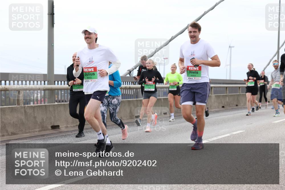 03.10.2025 - Köhlbrandbrückenlauf Lena Gebhardt http://msf.ph/oto/9202402 03.10.2025 15:48:58 Position 2 91, 7467, 8950, 7517, 8954 meine-sportfotos.de
