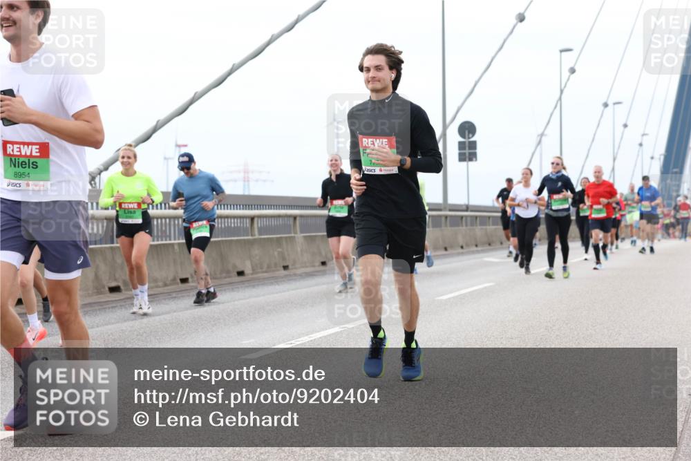 03.10.2025 - Köhlbrandbrückenlauf Lena Gebhardt http://msf.ph/oto/9202404 03.10.2025 15:48:59 Position 2 8954 meine-sportfotos.de