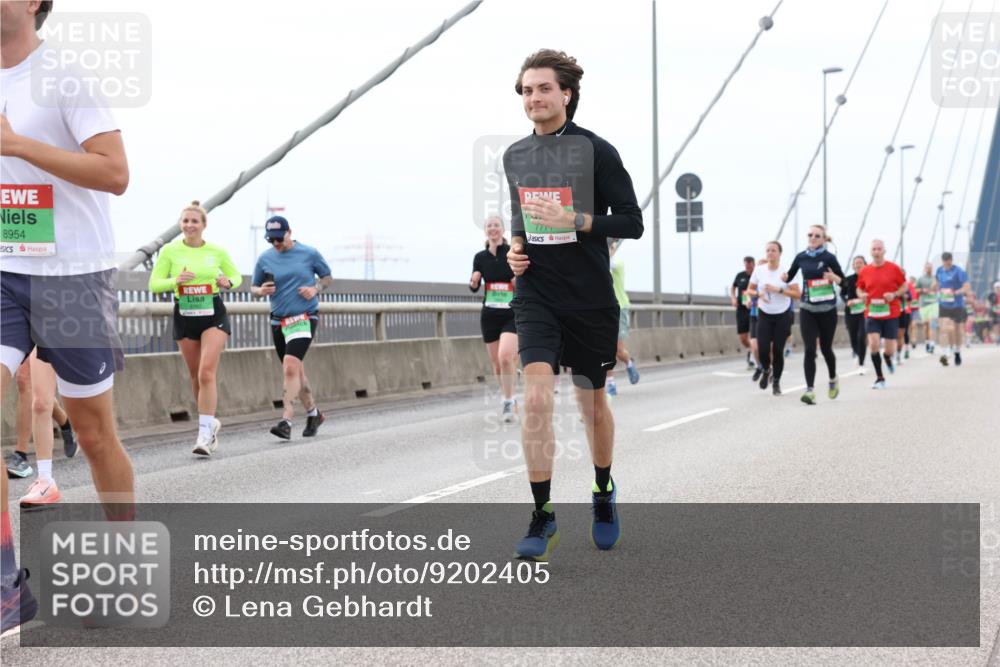 03.10.2025 - Köhlbrandbrückenlauf Lena Gebhardt http://msf.ph/oto/9202405 03.10.2025 15:48:59 Position 2 8954 meine-sportfotos.de