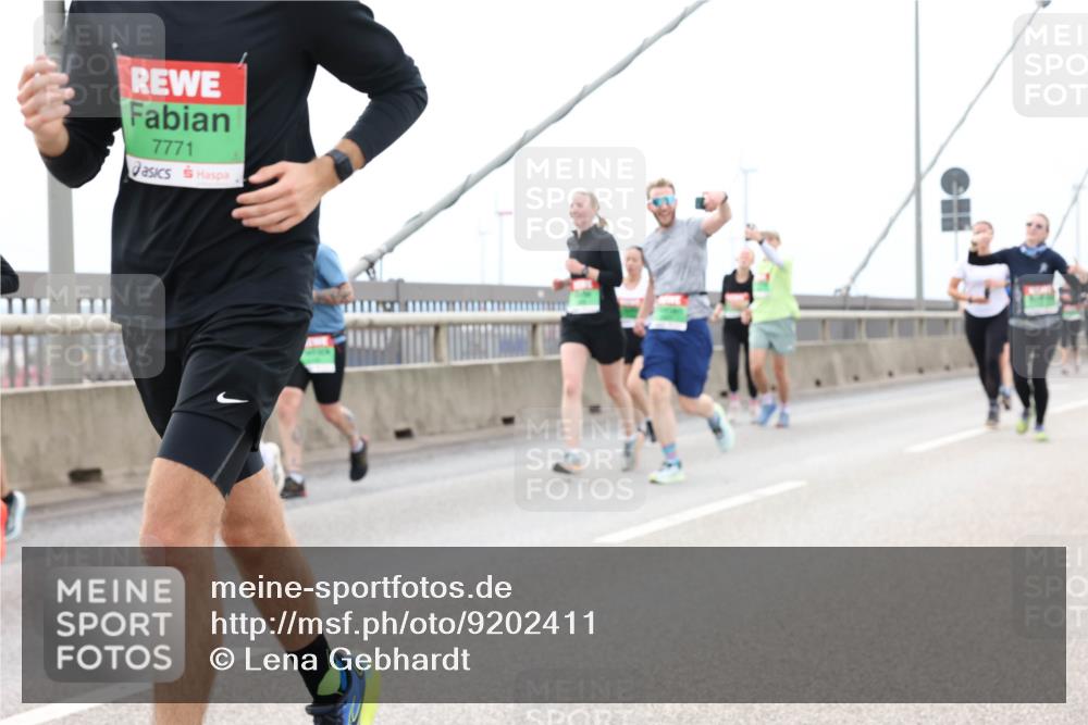 03.10.2025 - Köhlbrandbrückenlauf Lena Gebhardt http://msf.ph/oto/9202411 03.10.2025 15:49:00 Position 2 7771 meine-sportfotos.de