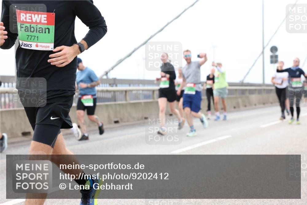 03.10.2025 - Köhlbrandbrückenlauf Lena Gebhardt http://msf.ph/oto/9202412 03.10.2025 15:49:01 Position 2 7771 meine-sportfotos.de