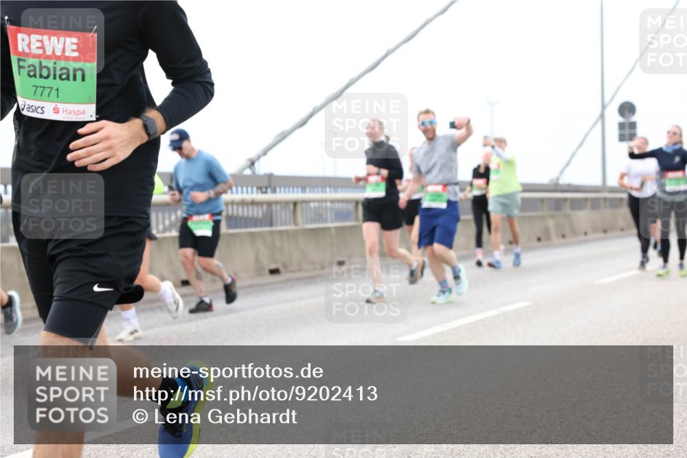 03.10.2025 - Köhlbrandbrückenlauf Lena Gebhardt http://msf.ph/oto/9202413 03.10.2025 15:49:01 Position 2 7771 meine-sportfotos.de