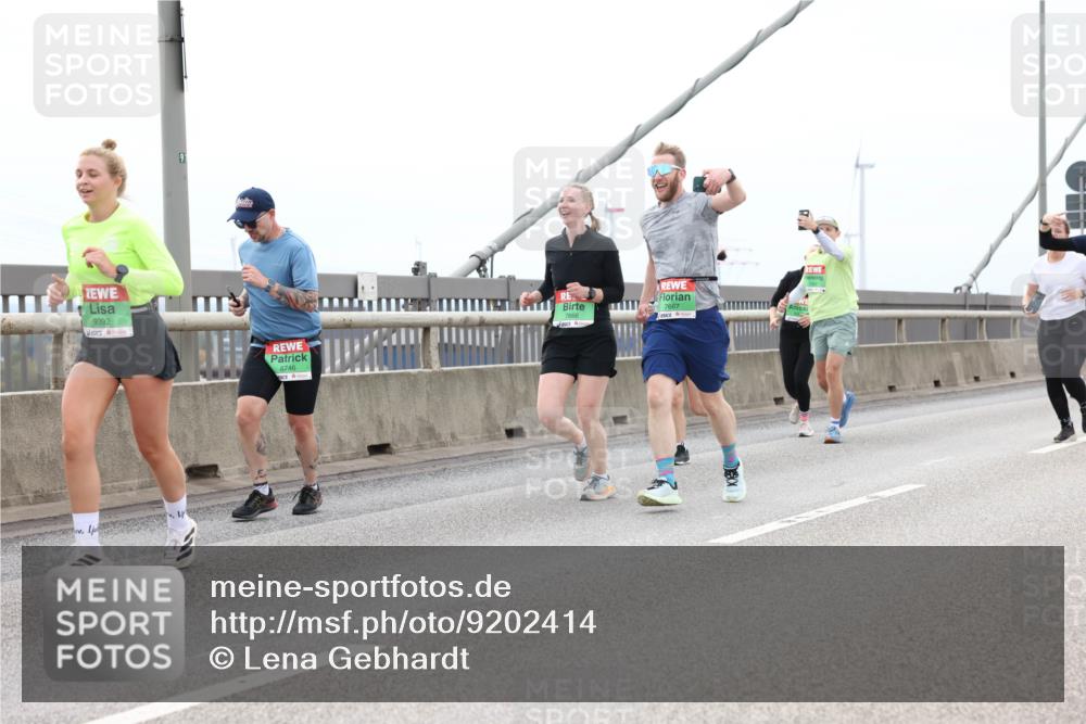 03.10.2025 - Köhlbrandbrückenlauf Lena Gebhardt http://msf.ph/oto/9202414 03.10.2025 15:49:01 Position 2 91, 9392, 8746, 7666, 7667 meine-sportfotos.de