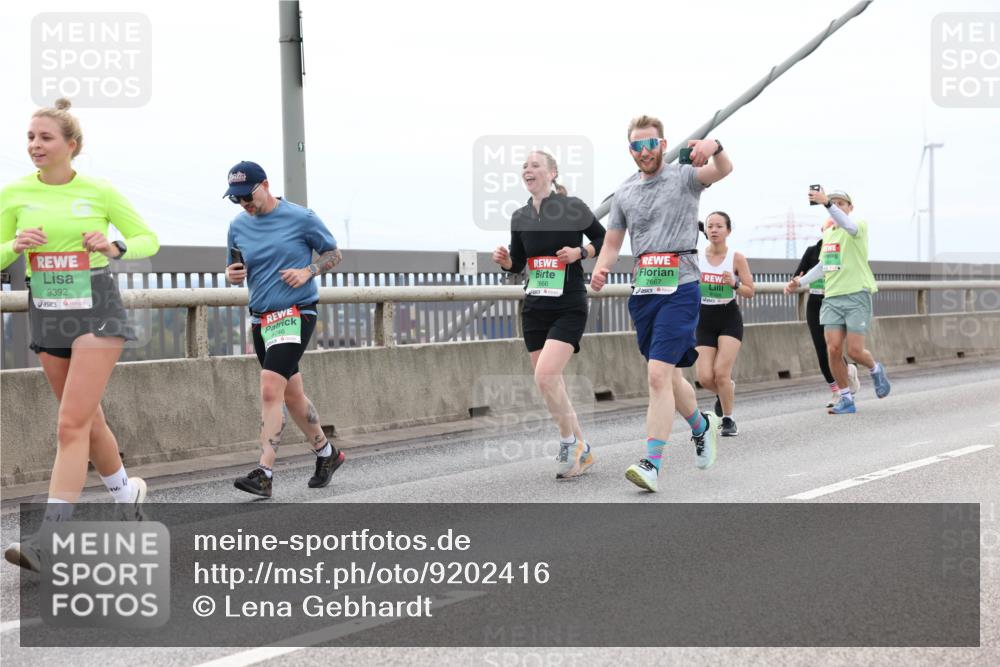 03.10.2025 - Köhlbrandbrückenlauf Lena Gebhardt http://msf.ph/oto/9202416 03.10.2025 15:49:01 Position 2 9392, 8746, 7666, 7667 meine-sportfotos.de