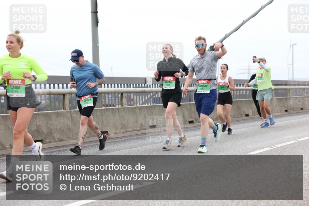 03.10.2025 - Köhlbrandbrückenlauf Lena Gebhardt http://msf.ph/oto/9202417 03.10.2025 15:49:01 Position 2 9392, 8746, 7666, 7667 meine-sportfotos.de