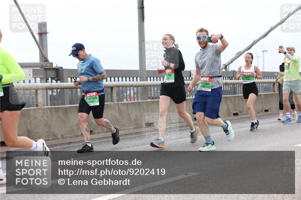 03.10.2025 - Köhlbrandbrückenlauf Lena Gebhardt http://msf.ph/oto/9202419 03.10.2025 15:49:02 Position 2 8746, 7667, 8168 meine-sportfotos.de
