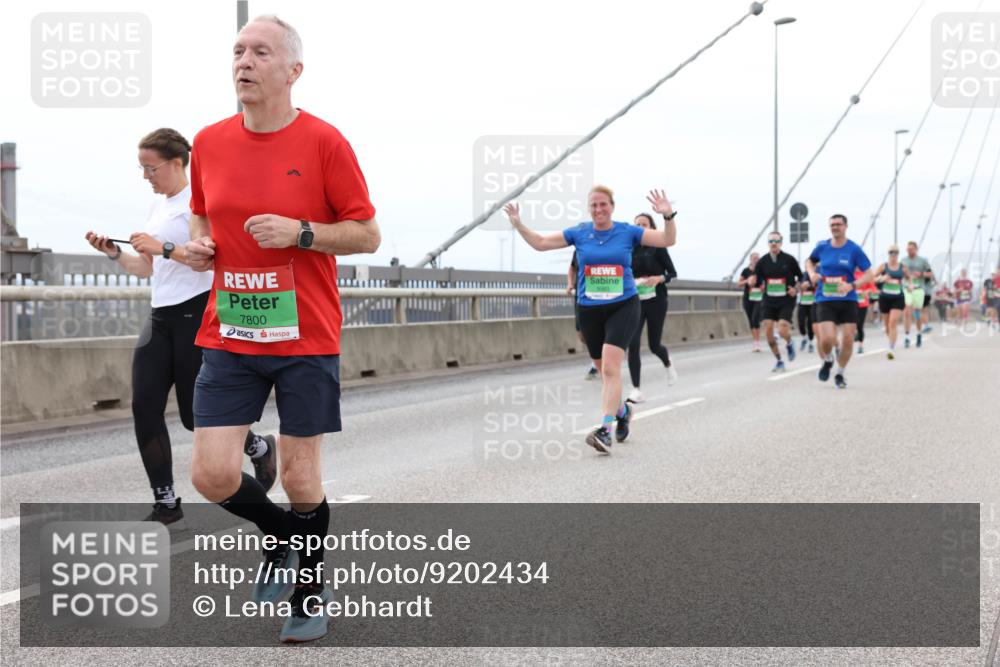 03.10.2025 - Köhlbrandbrückenlauf Lena Gebhardt http://msf.ph/oto/9202434 03.10.2025 15:49:05 Position 2 7800 meine-sportfotos.de