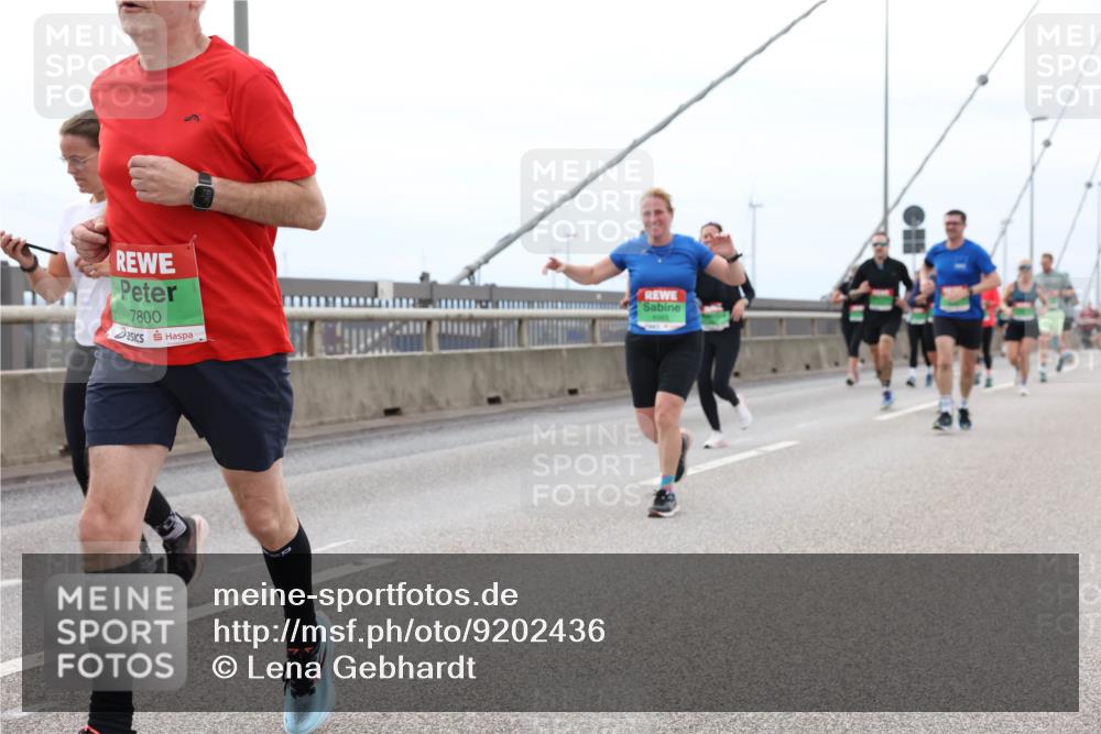 03.10.2025 - Köhlbrandbrückenlauf Lena Gebhardt http://msf.ph/oto/9202436 03.10.2025 15:49:05 Position 2 7800 meine-sportfotos.de