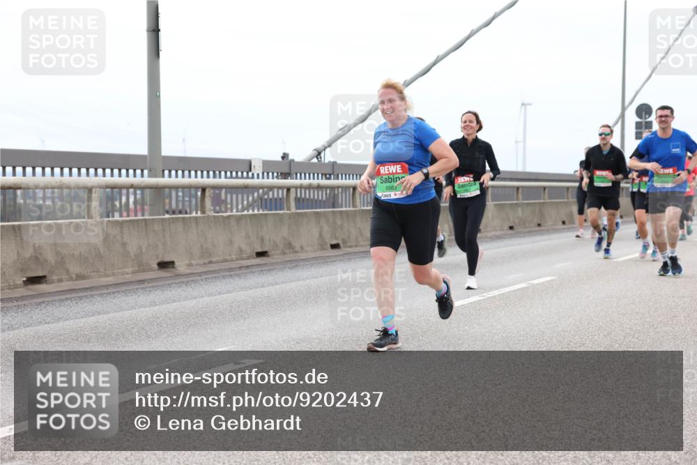 03.10.2025 - Köhlbrandbrückenlauf Lena Gebhardt http://msf.ph/oto/9202437 03.10.2025 15:49:06 Position 2 8983 meine-sportfotos.de
