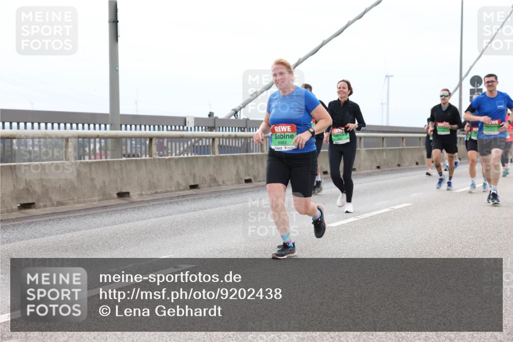 03.10.2025 - Köhlbrandbrückenlauf Lena Gebhardt http://msf.ph/oto/9202438 03.10.2025 15:49:06 Position 2 8983 meine-sportfotos.de