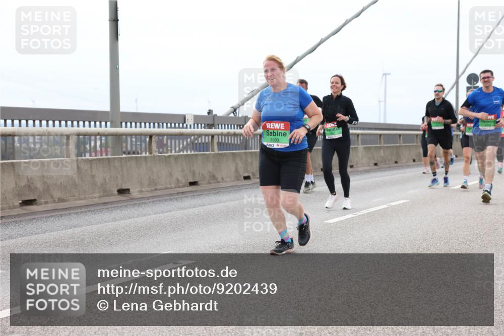03.10.2025 - Köhlbrandbrückenlauf Lena Gebhardt http://msf.ph/oto/9202439 03.10.2025 15:49:06 Position 2 8983 meine-sportfotos.de