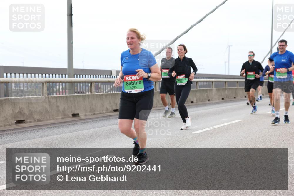 03.10.2025 - Köhlbrandbrückenlauf Lena Gebhardt http://msf.ph/oto/9202441 03.10.2025 15:49:06 Position 2 8983 meine-sportfotos.de